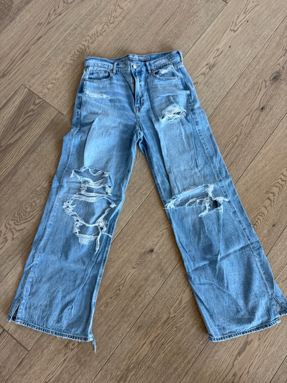 American Eagle Light Blue High-Rise Baggy Wide-Leg Jeans size 4 SHORT